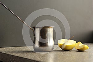 Stillleben türkisch kaffee Topf a reduzieren apfel 