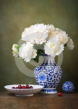 Still life with white peonies