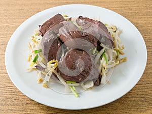 Stir Fried Bean Sprout with Congealed Pork Blood