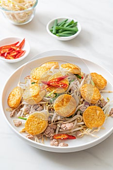 stir-fried bean sprout, egg tofu and minced pork