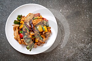 Stir-Fried Chicken with Cashew Nuts