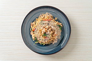 stir-fried instant noodles with basil and minced pork
