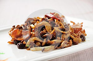 Stir fried meat and mushroom