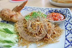 Stir fried nooddles with chicken