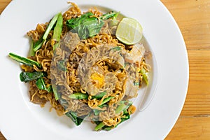 Stir fried noodle with minced pork