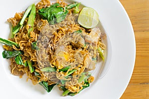 Stir fried noodle with minced pork