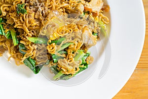 Stir fried noodle with minced pork