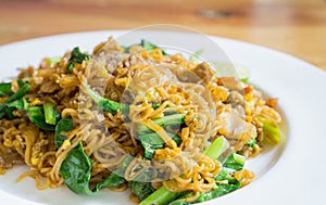 Stir fried noodle with minced pork