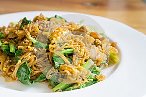 Stir fried noodle with minced pork