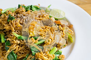 Stir fried noodle with minced pork