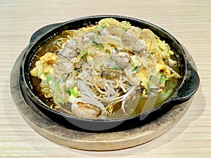 Stir-fried oyster with bean sprout