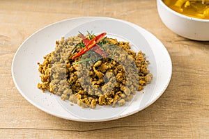 Stir Fried Pork with Yellow Curry Paste