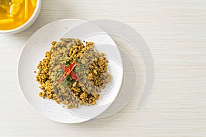 Stir Fried Pork with Yellow Curry Paste