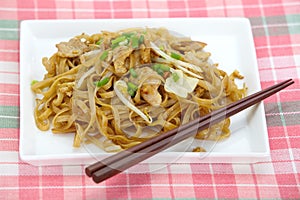 Stir-fried rice noodles