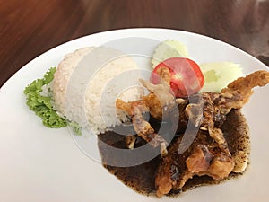 Stir fried soft shell crab with black pepper sauce served with j