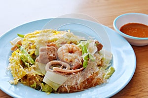 Stir fried sukiyaki seafood and egg with sauce