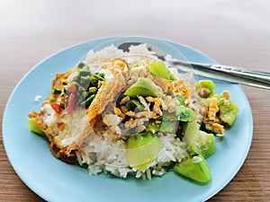 Stir fried vegetable and fried egg with streamrice