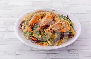 Stir-fried Vermicelli with Shrimp and Climbing Wattle