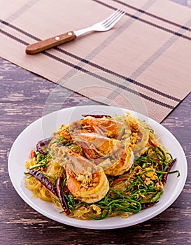 Stir-fried Vermicelli with Shrimp and Climbing Wattle