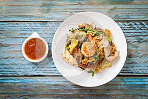 Stir-fried vermicelli with vegetables and seafood  in sukiyaki sauce