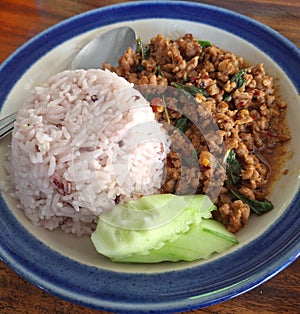 Stir-fry basil with minced pork