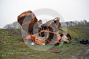 Ukradnutý spálený von autá na hrana z mokrade príroda rezerva 