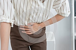 stomach ache. Asian women have abdominal pain, indigestion, gastritis, menstrual cramps, flatulence, diarrhea, distention, colon