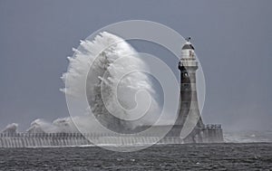 Salida el clima sobre el faro 