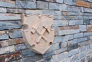Stone blazon with two miner hammers