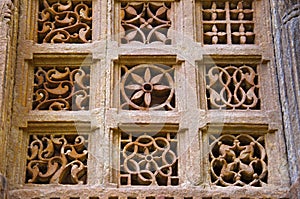 Stone carvings on outer wall of Jami Masjid Mosque, UNESCO protected Champaner - Pavagadh Archaeological Park, Gujarat, India.