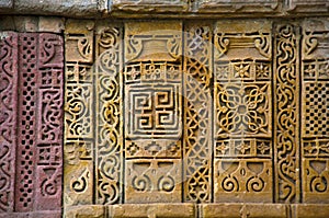 Stone carvings on outer wall of Jami Masjid Mosque, UNESCO protected Champaner - Pavagadh Archaeological Park, Gujarat, India.