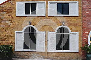 Stone cladding plates on the wall with four window