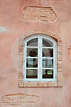 Stone cladding plates on the wall with one window