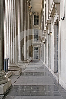 Stone columns in a judicial law building