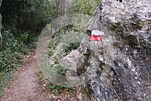 Stone with a guide mark to follow a path