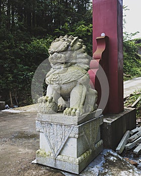 Stone lion statues at entrance of Mingyue Buddhist Temple