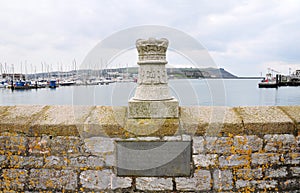 Stone monument of a crown in 1962, Plymouth, UK