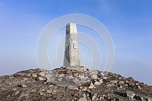 Kamenný obelisk na vrchu Malý Kriváň, Malá Fatra, Slovensko