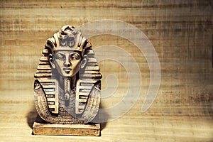 Stone pharaoh tutankhamen mask photo