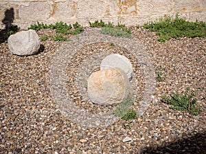 stone projectiles used in the Middle Ages in siege catapults
