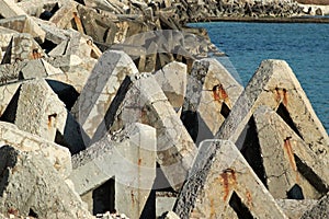 Stone wave breaker and sea