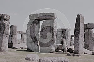   prehistorický pomník na obyčejný v anglicko 