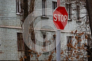 A stop sign obliging you to stop before continuing to move by motor transport.