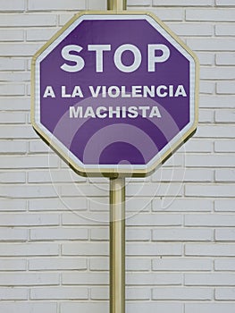 Stop sign with purple background and the message written in Spanish stop violence against women (Stop a la violencia machista photo