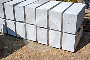 Storage of aerated concrete blocks. Laying aerated concrete blocks. Construction of aerated concrete blocks, bricks.