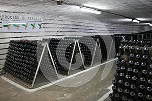 The storage of sparkling wine in a wine cellar.