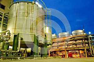 Storage tank and cooling tower