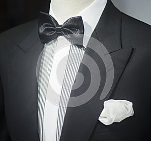 Store dummy in dinner jacket and bow tie