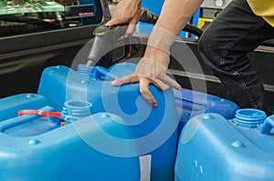 Storing oil in gallon plastic