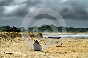 Sturm Wolken durch Strand 